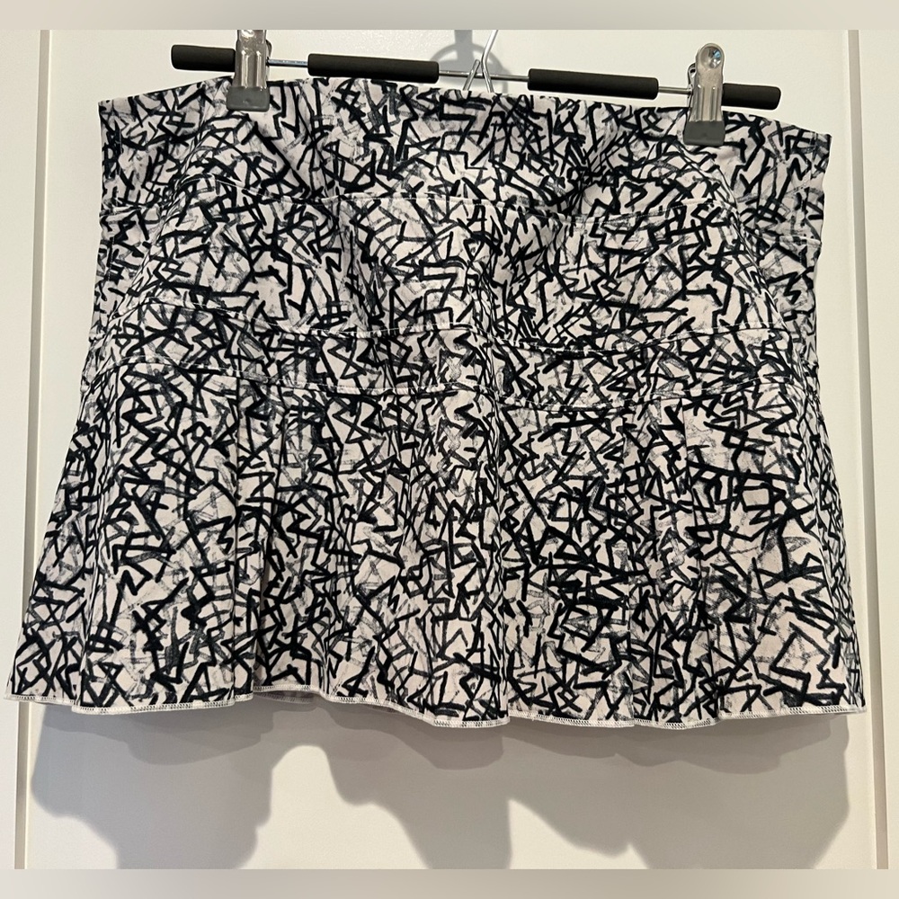 Nike victory Dri Fit black white graffiti skort size L